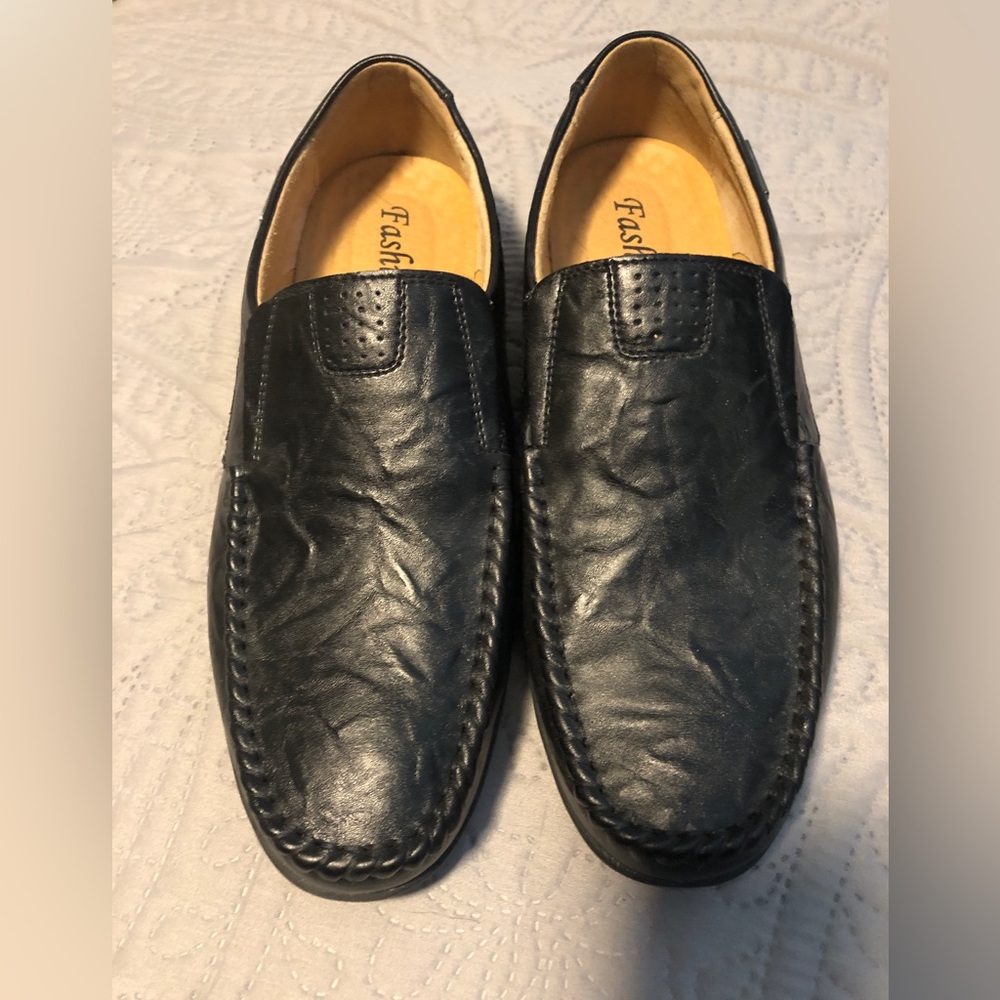 Men’s “Fashion” brand black loafers - size 10.5 or 11. Worn a few times.